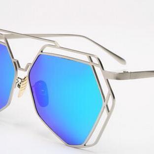 2016 Retro Polygonal Hollow Metal Frame Sunglasses..